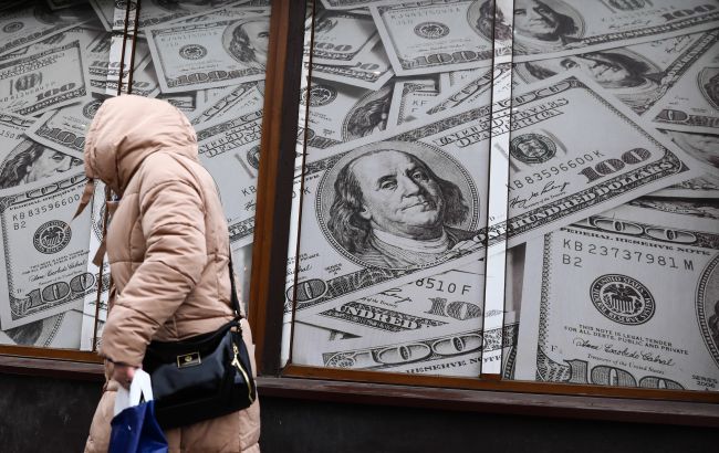 bank_vulitsya_obminnik_kredit_dolari_gettyimages_1238980241_01b7366674894c50c0f45be941d94280_650x410.jpg