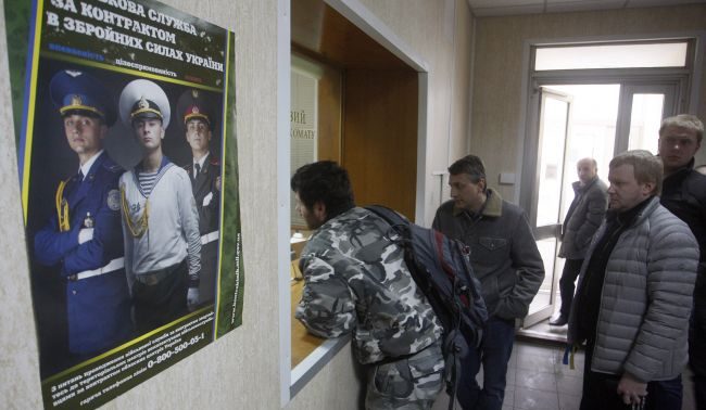 cherga_prizov__mobilizatsiya_gettyimages_476095463_bb36b30fc220c23c1640820c2a7c27b7_650x410-e1738759716333.jpg