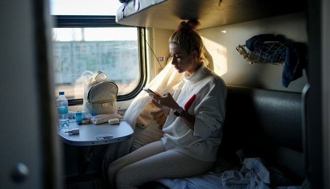 poyizd_zhinochi_kupe_ukrzaliznitsya_gettyimages_1247319057_a81f4d45b787605f45d34eaa5b40450f_650x410-e1750075655600.jpg