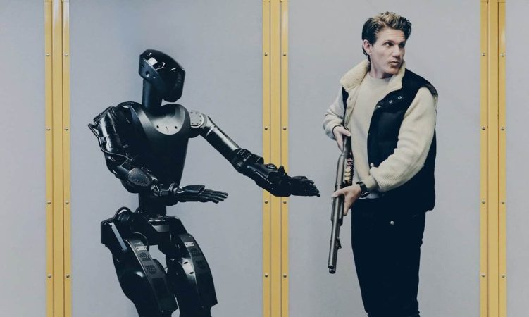 Леблан готується передати дробовик Фантому. Маттія Бальзаміні для TIME.