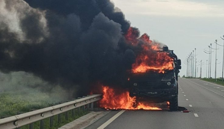 Знищена російська вантажівка КАМАЗ 5350 (№7715 AY 50) біля н.п. Самсонове Донецької області. Травень 2026. Джерело: t.me/lost_warinua